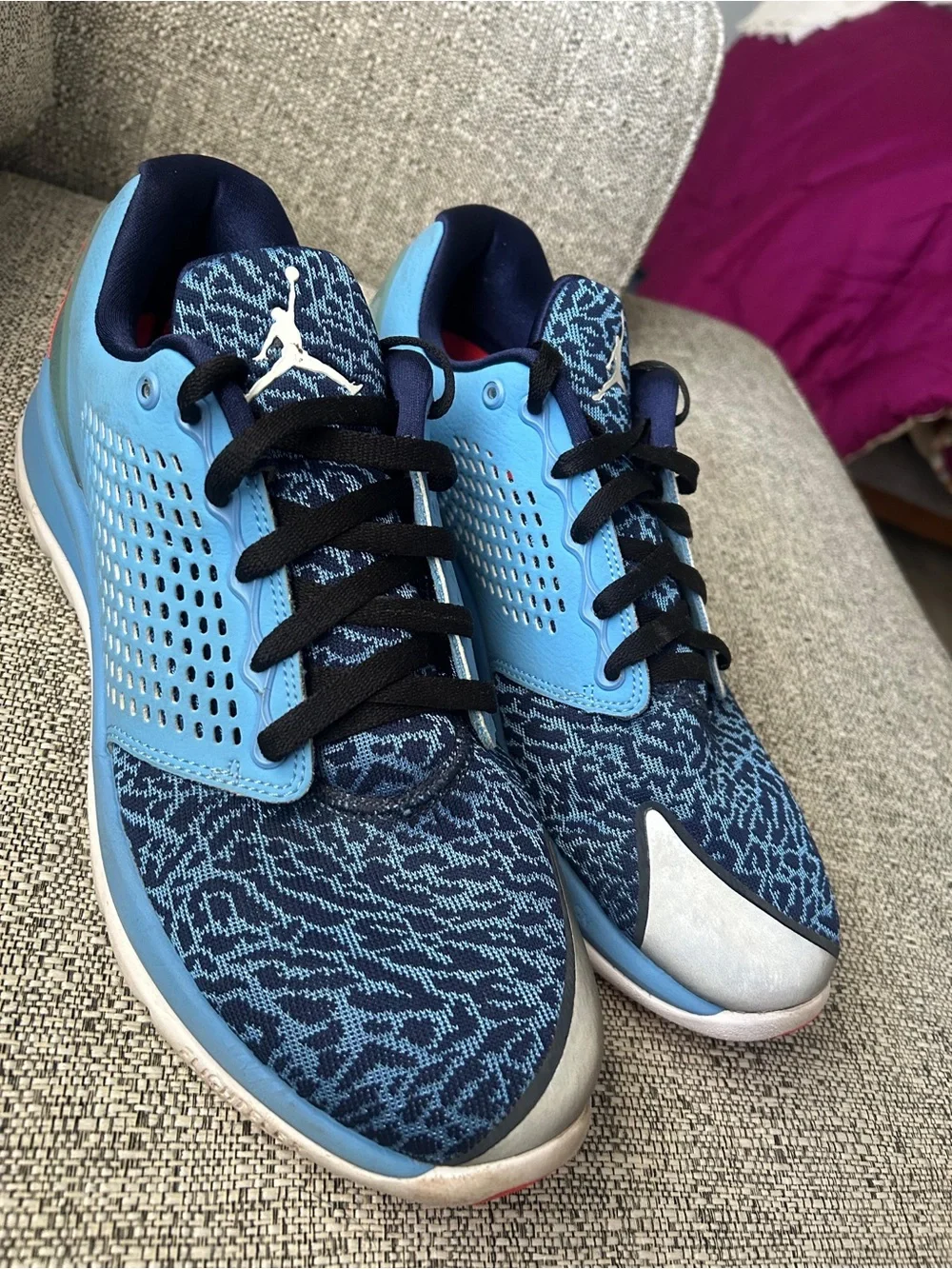 Jordan Low-Top Sneakers in Navy and Black Jordan Trainer ST